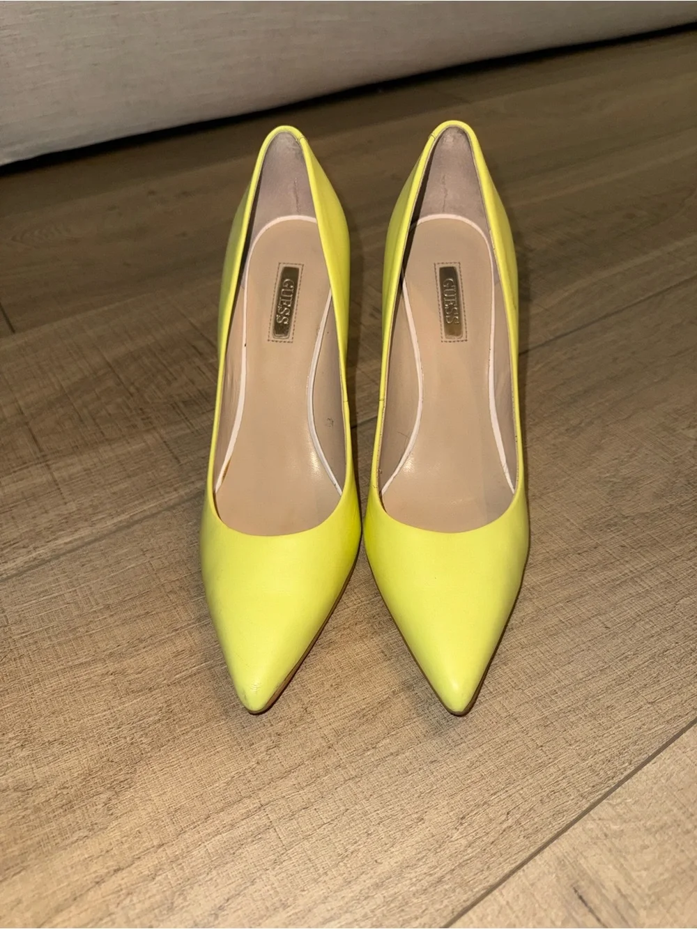 Guess yellow Stiletto Pumps